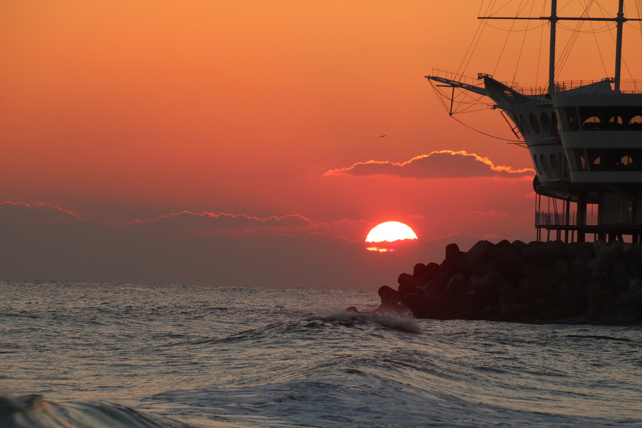 Sunrise Sea Coast Boat Ship Ocean  - changsoo828 / Pixabay