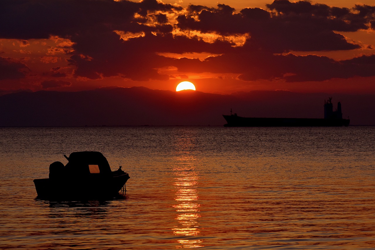 Sunset Sea Sky Water Sun Boat - papazachariasa / Pixabay