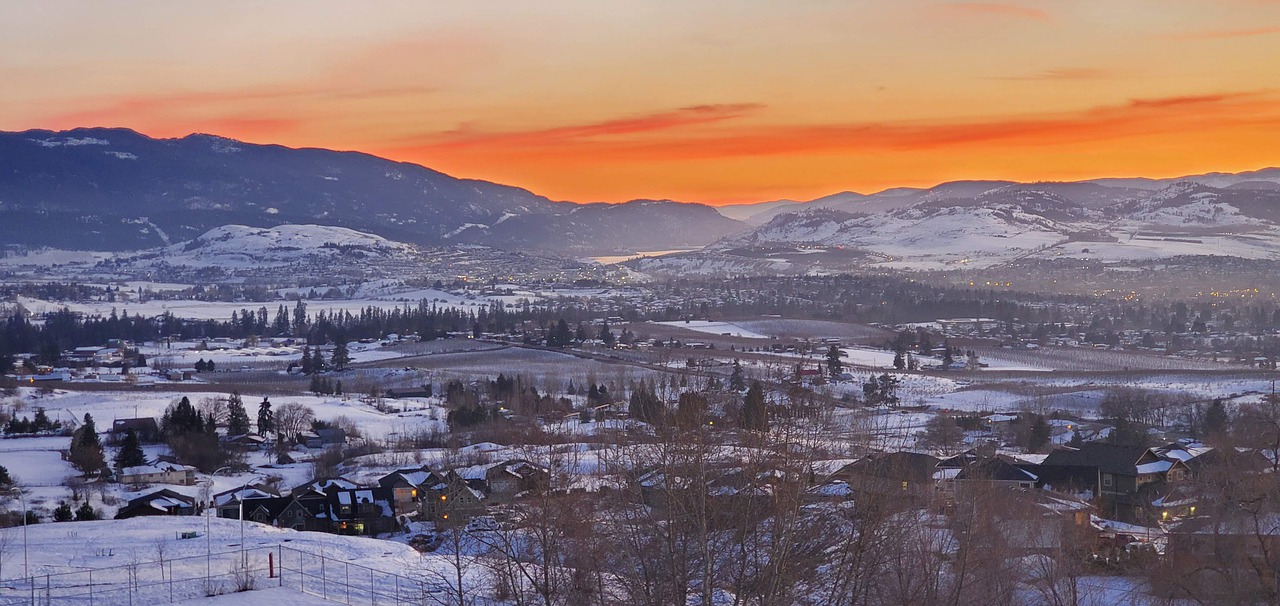 Sunset Town Winter Village Sundown - Georgiana_Petec / Pixabay