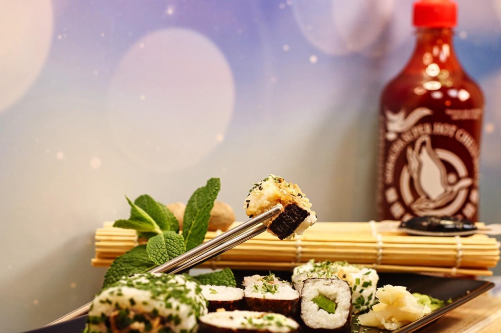 Sushi Roll Japanese Food Food Maki  - furbymama / Pixabay