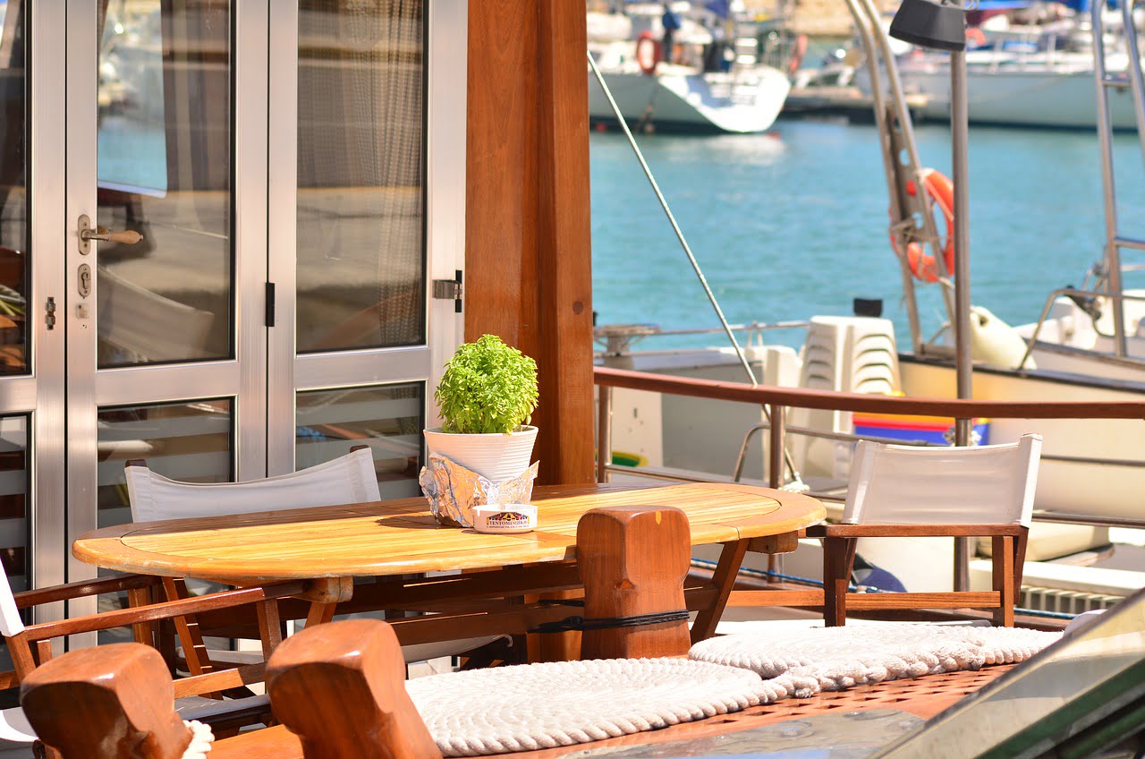 Table Deck Yacht Greece - vladimirya / Pixabay