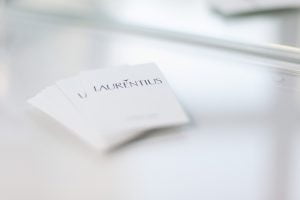 Table Surface Cards Business Cards  - CoiffeurTeamLaurentius / Pixabay