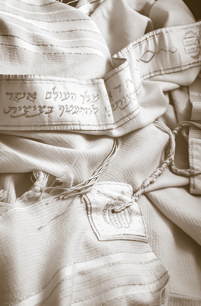 Tallit Prayer Shawl  - Ri_Ya / Pixabay