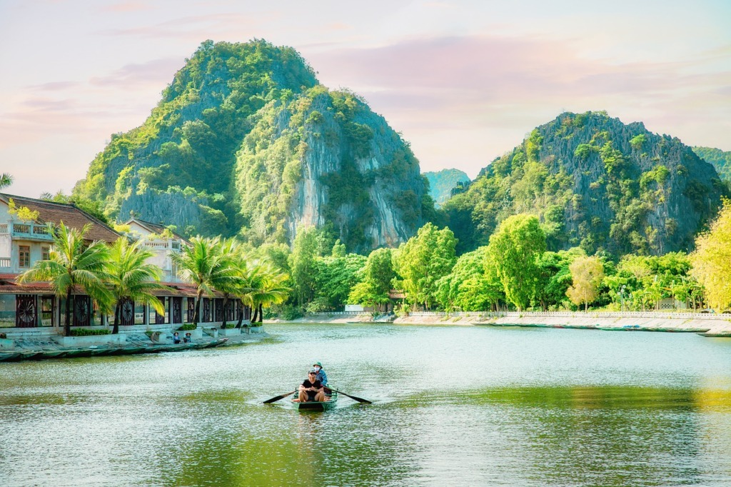 Tam Coc Ninh Binh Vietnam Boating  - trandungphoto / Pixabay