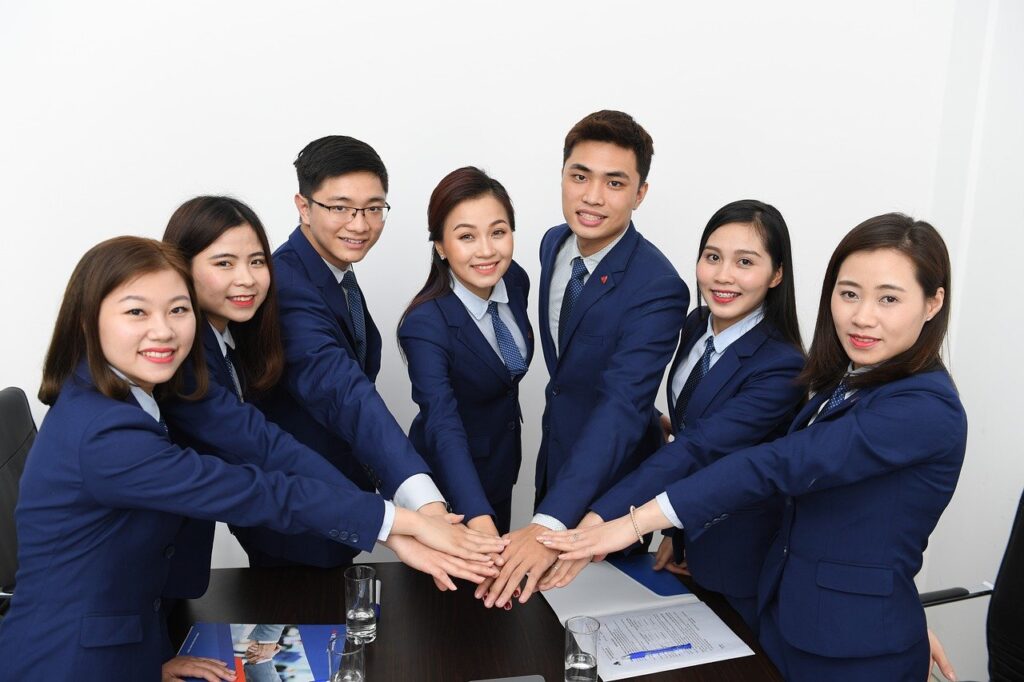 Team Business Asians People Group  - huydesign / Pixabay