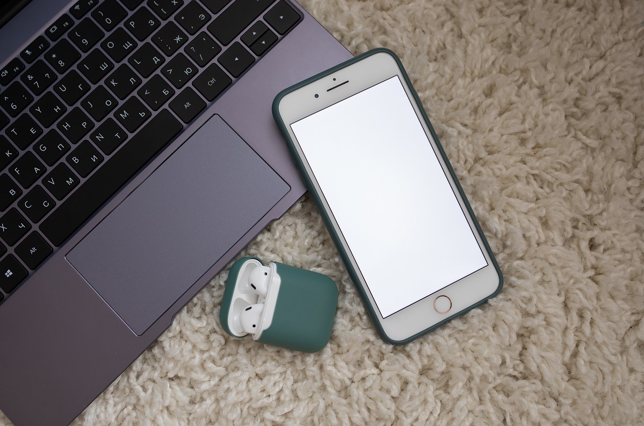 Technology Gadgets Desk Space  - Katya_Ershova / Pixabay