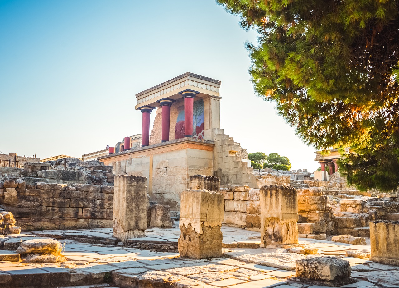Temple Columns Ruins Crete Knossos - LNLNLN / Pixabay