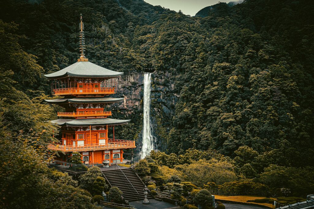Temple Japan Water Fall Red Green  - himuraseta / Pixabay