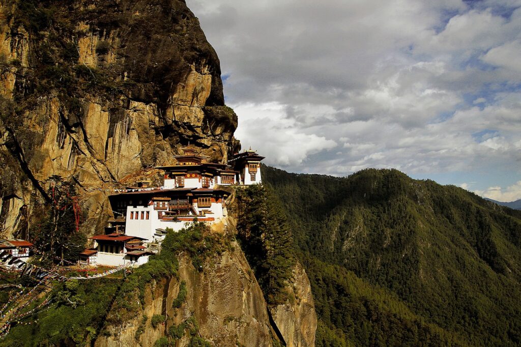 temple monastery cliff cliffside 171377