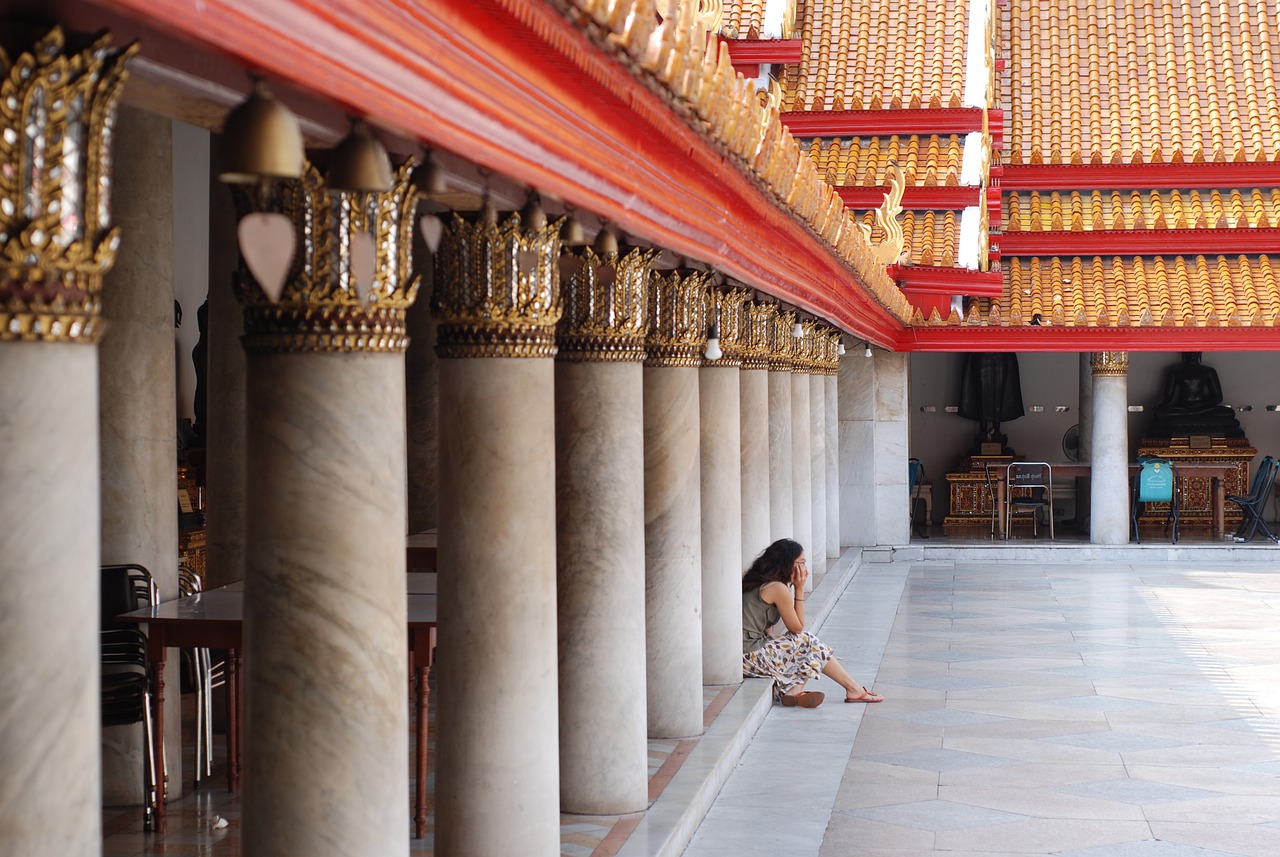 Temple Pillars Buddha Buddhist  - Z3RAJIRAIYA / Pixabay
