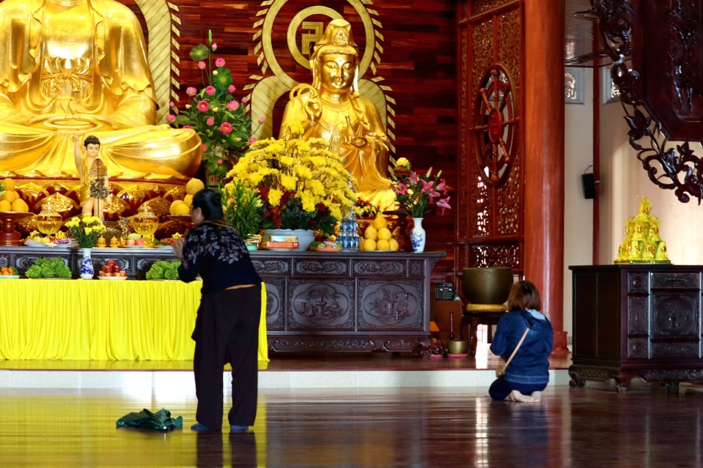 Temple Religion Buddhism Altar  - Tho-Ge / Pixabay
