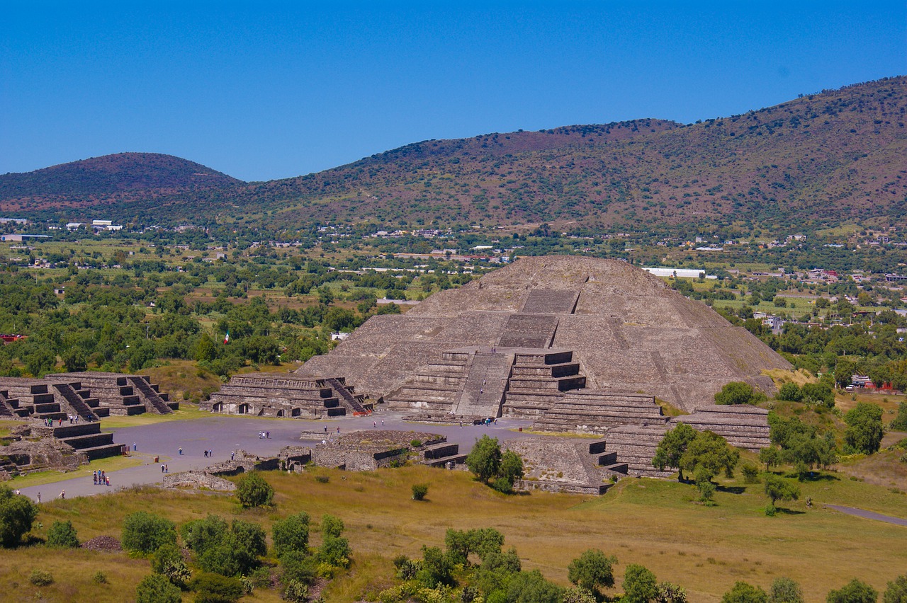 Teotihuacan Aztec Pyramids Ruins  - xatoma / Pixabay