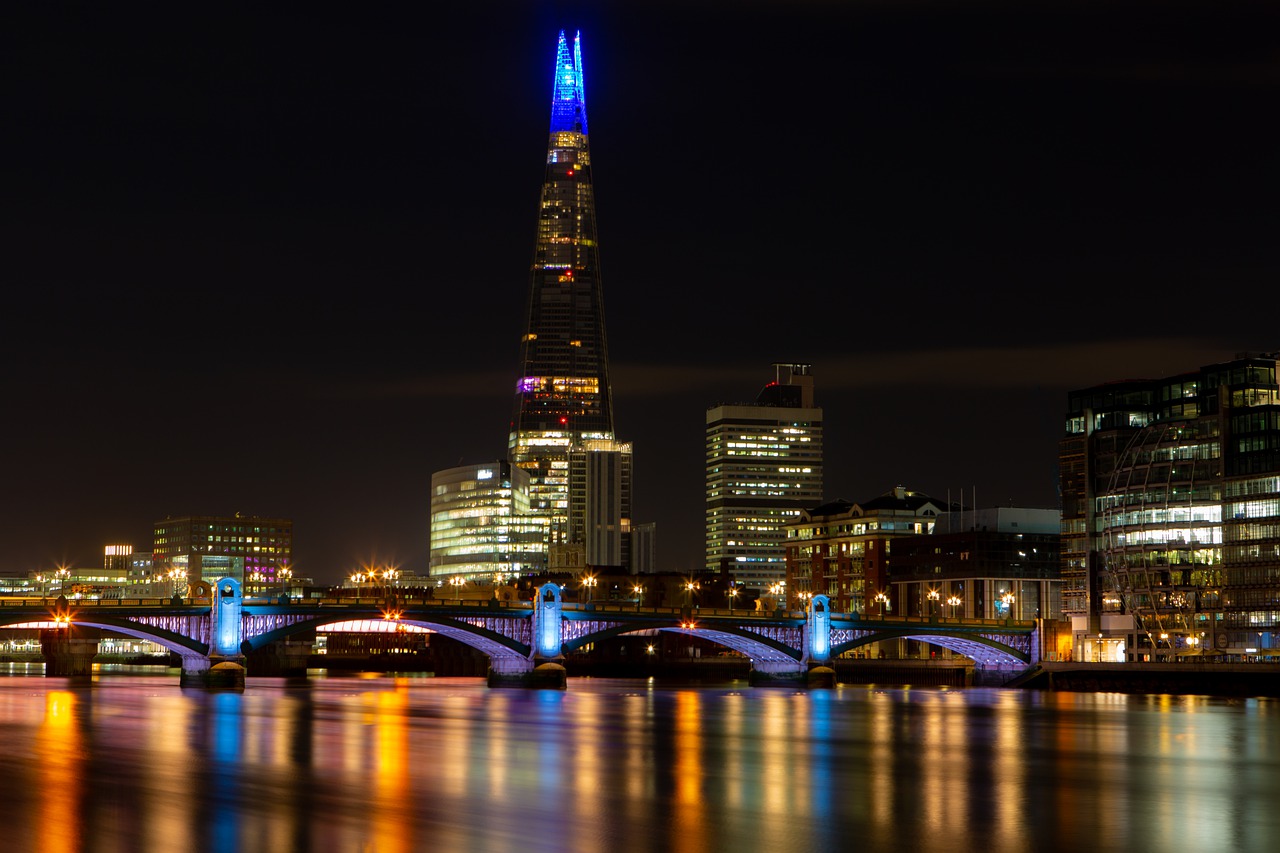 The Shard Bridge River Thames  - TheOtherKev / Pixabay