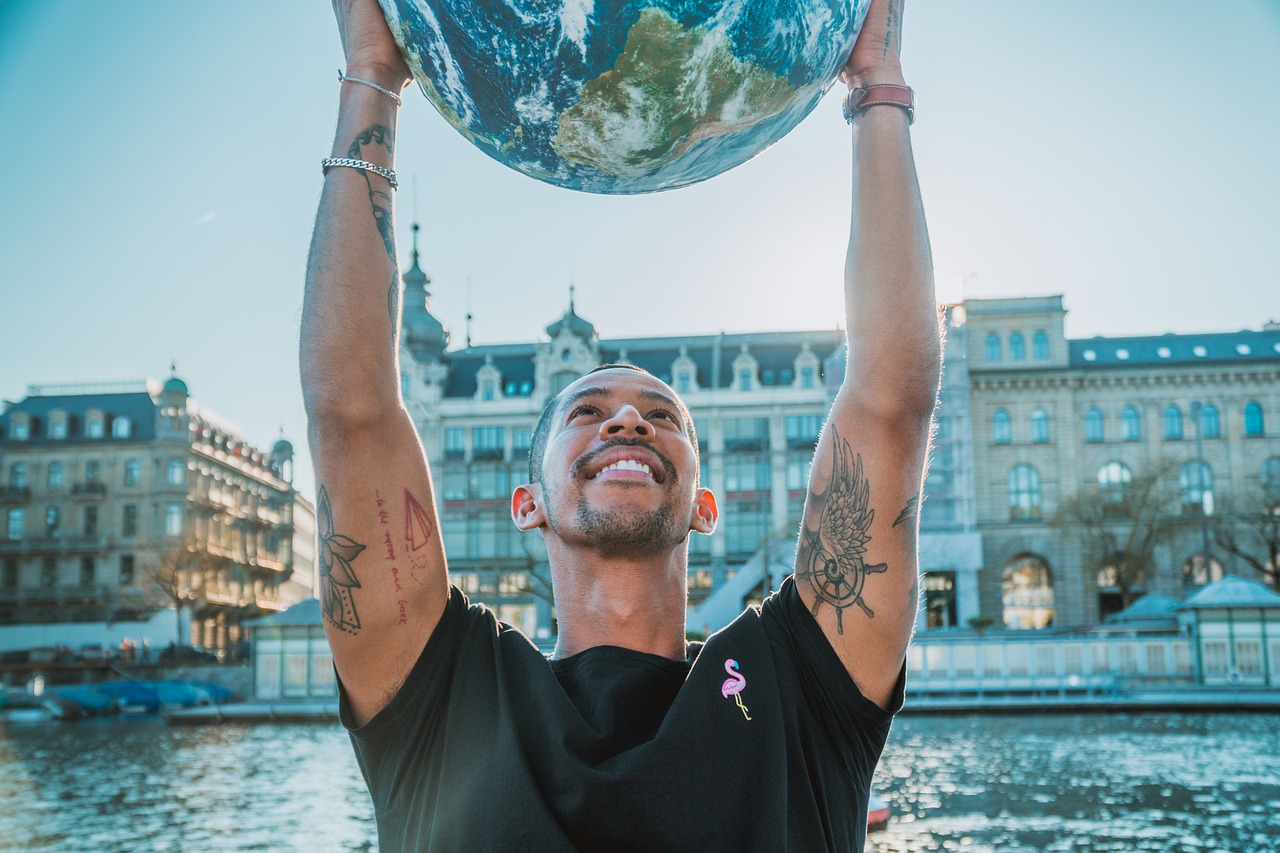 The World Earth Globe In The Hands  - Peggy_Marco / Pixabay
