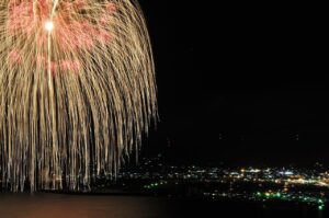 Three Shakus Ball Fireworks  - enka16 / Pixabay