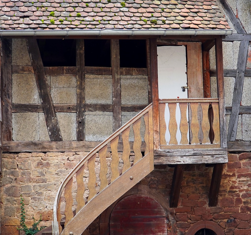 Timber Framed House Stairs  - matthiasboeckel / Pixabay
