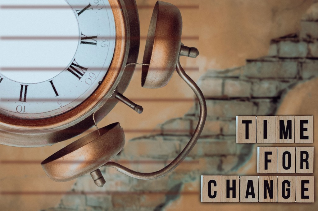 Time Change Clock Vintage  - v-a-n-3-ss-a / Pixabay