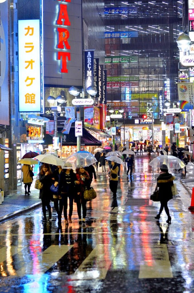 Tokyo Street People Umbrellas  - travelphotographer / Pixabay