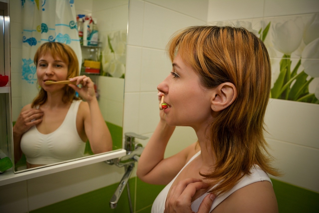 Tooth Brushing Hygiene Woman  - Victoria_Borodinova / Pixabay