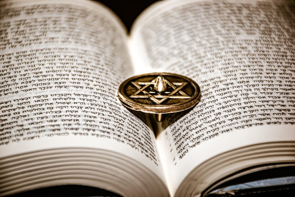 Torah Dreidel Tanakh Book  - Ri_Ya / Pixabay