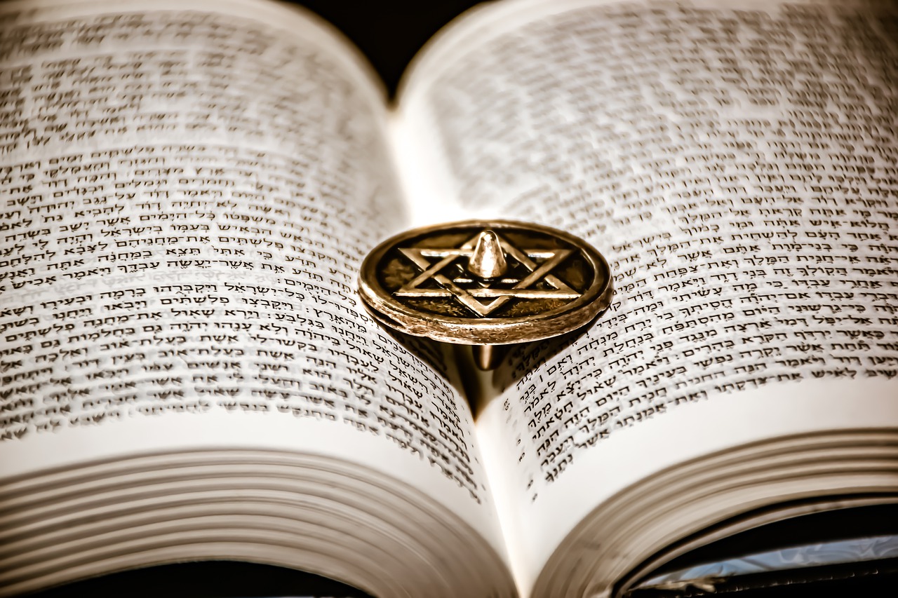 Torah Dreidel Tanakh Book - Ri_Ya / Pixabay