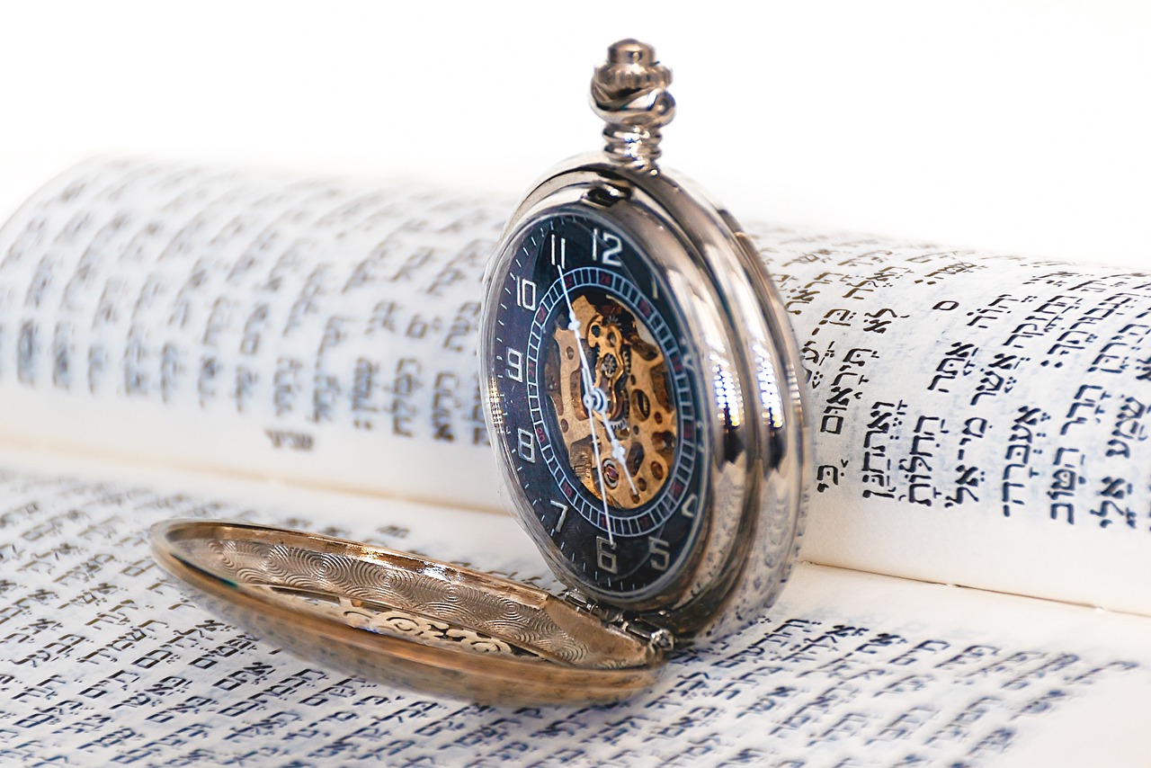 Torah Pocket Watch Hebrew Book  - Ri_Ya / Pixabay