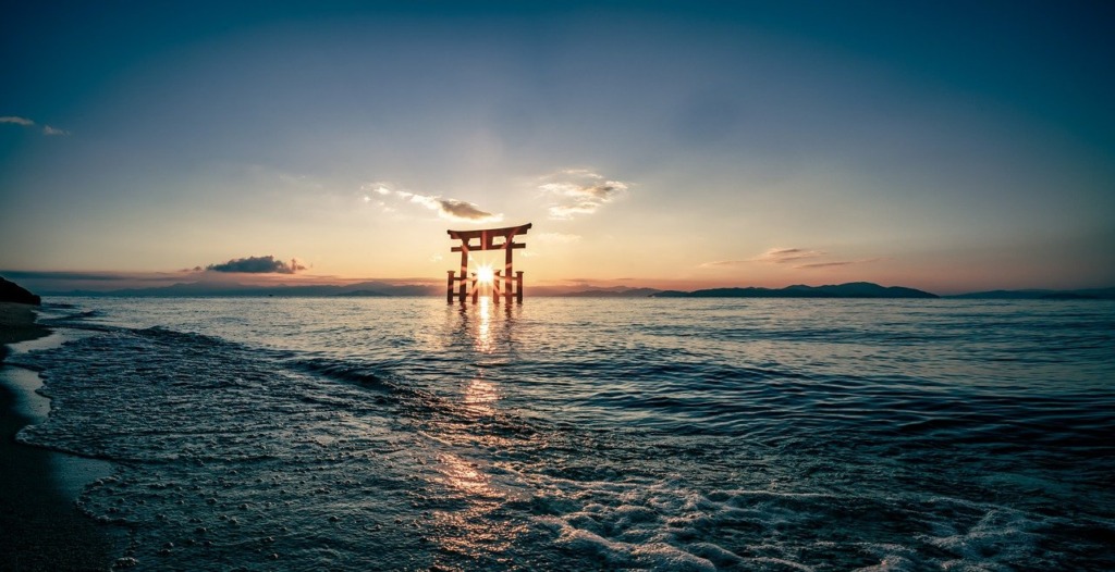 Torii Lake Sunrise Waves  - Kanenori / Pixabay