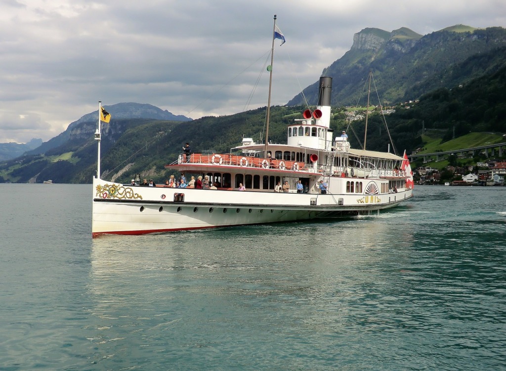 Tour Boat Switzerland  - Elsemargriet / Pixabay