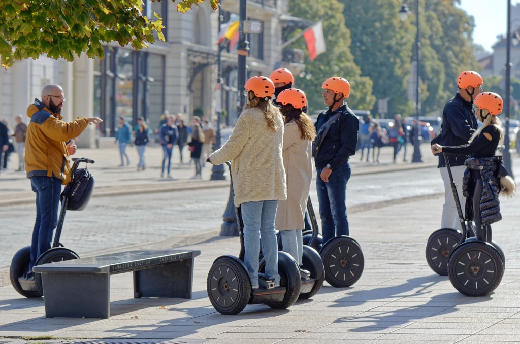 Tourists Travel Transport Electric  - Surprising_Shots / Pixabay