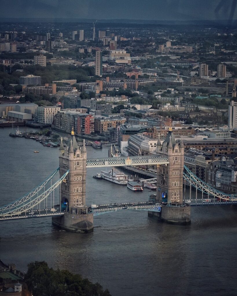 Tower Bridge Bridge City London  - trayinda / Pixabay