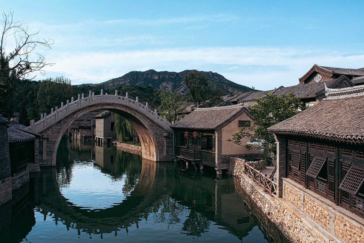 Town Bridge River Arch Bridge  - gdmoonkiller / Pixabay