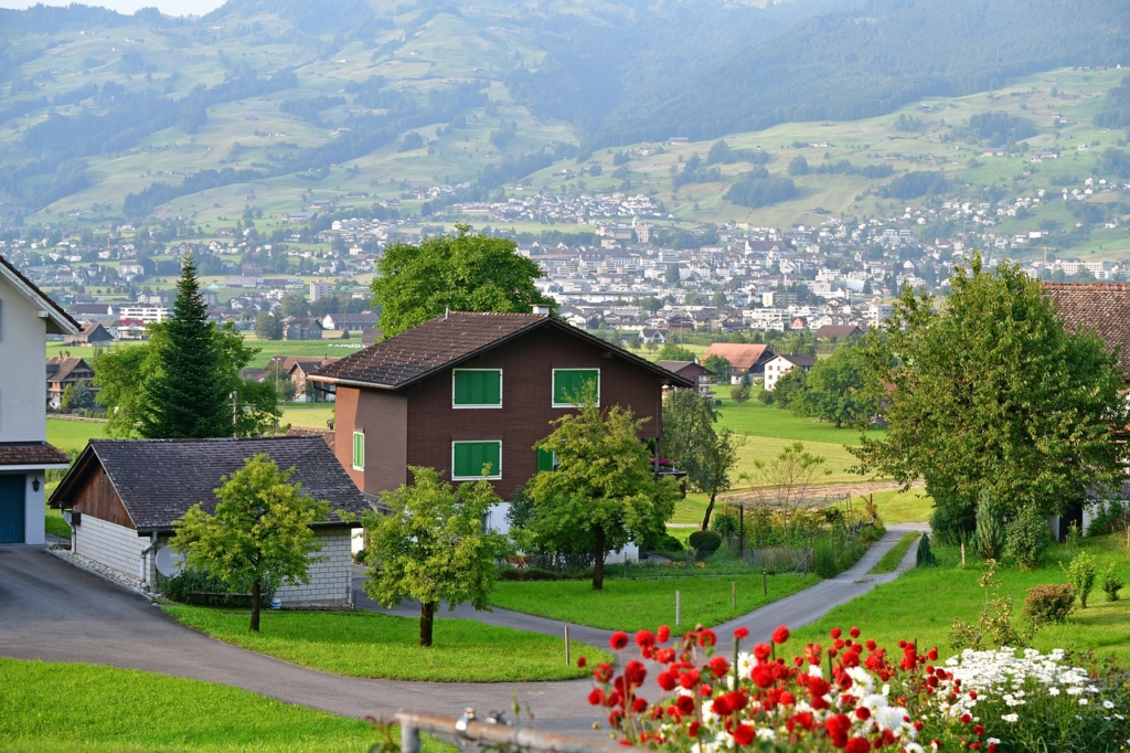 Town Houses Village Switzerland  - farago_jozsef / Pixabay