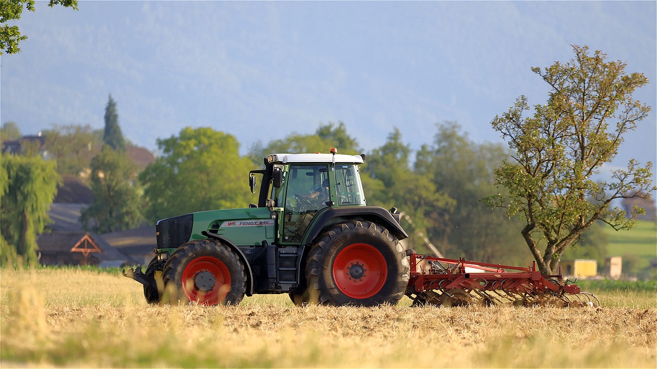 Tractor Field Work Agriculture  - WFranz / Pixabay
