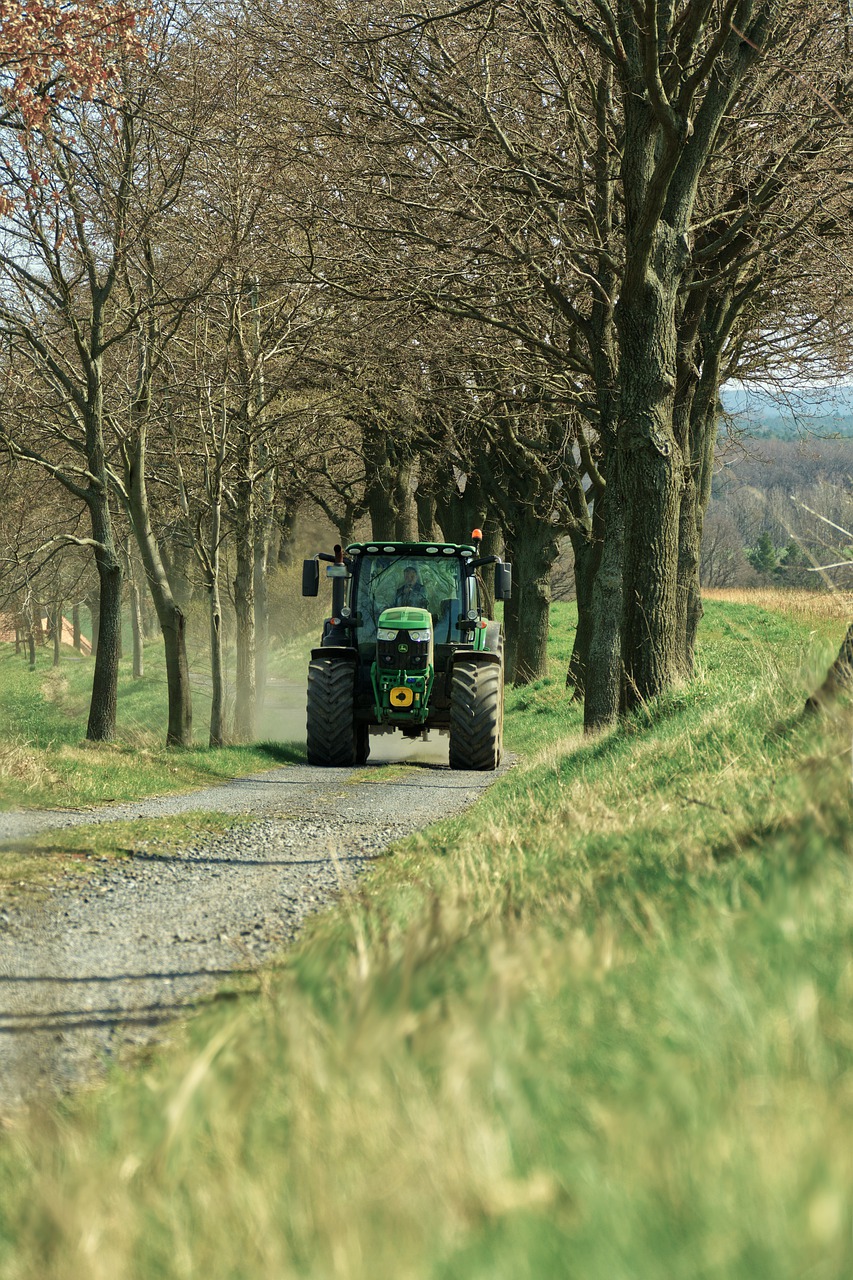Tractor Rocket Farmer  - Hornet_Pictures / Pixabay