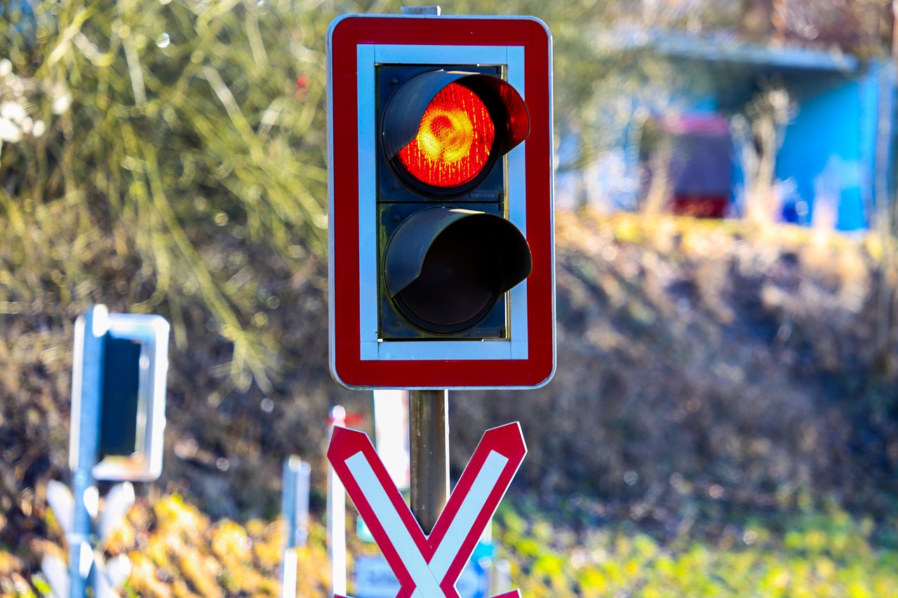 Traffic Light Light Rail - schauhi / Pixabay
