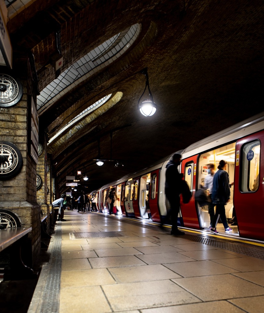 Train People Subway Rush Hour  - TheOtherKev / Pixabay