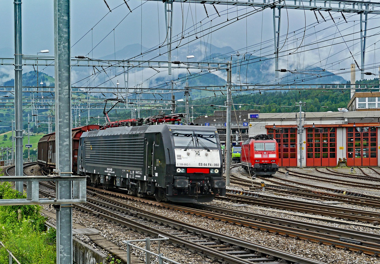 Train Railroad Mountains Travel  - hpgruesen / Pixabay