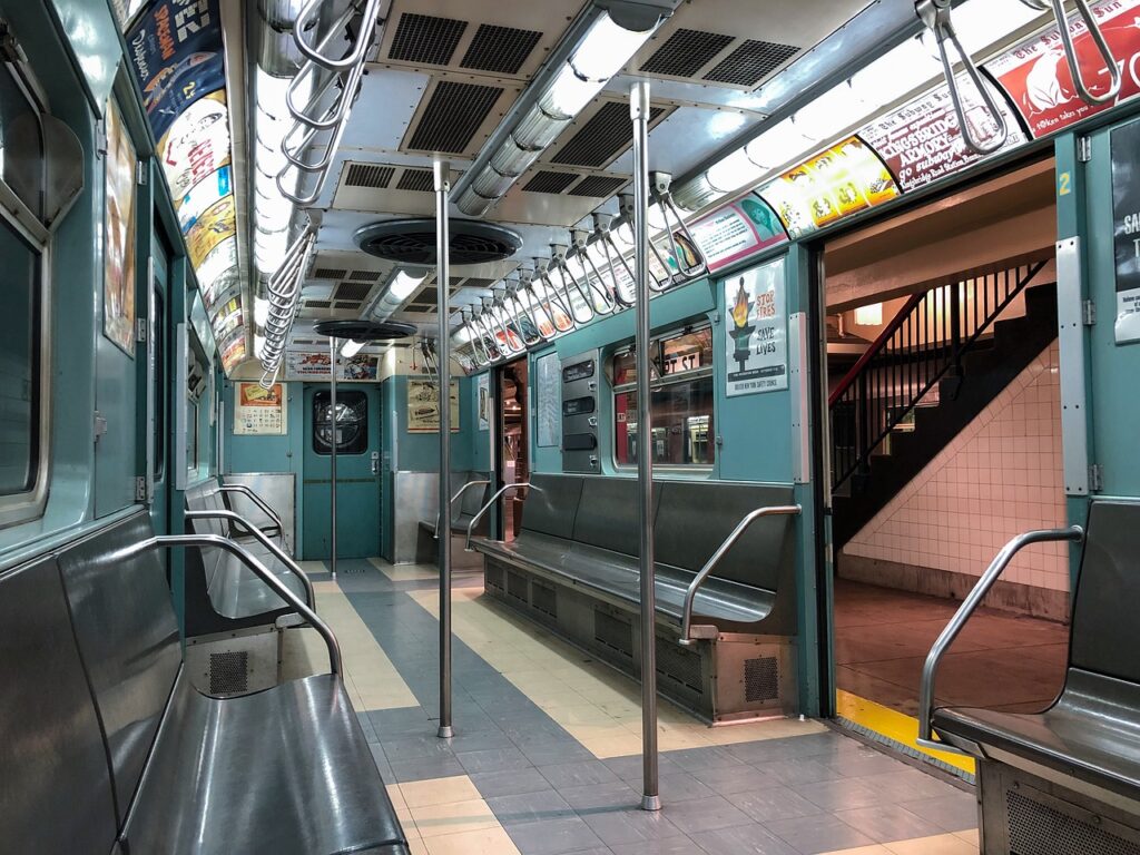 Train Subway Metro Platform Old  - Mediavormgever / Pixabay