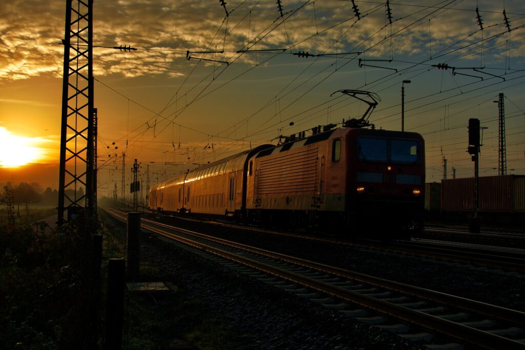 Train Sunrise Railway Landscape  - ulrich116 / Pixabay