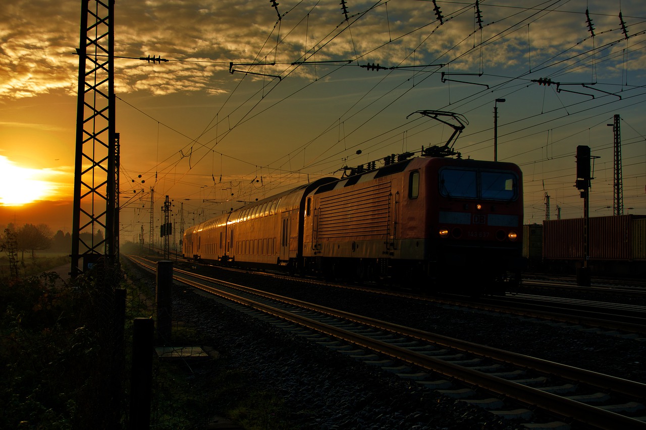 Train Sunrise Railway Landscape  - ulrich116 / Pixabay