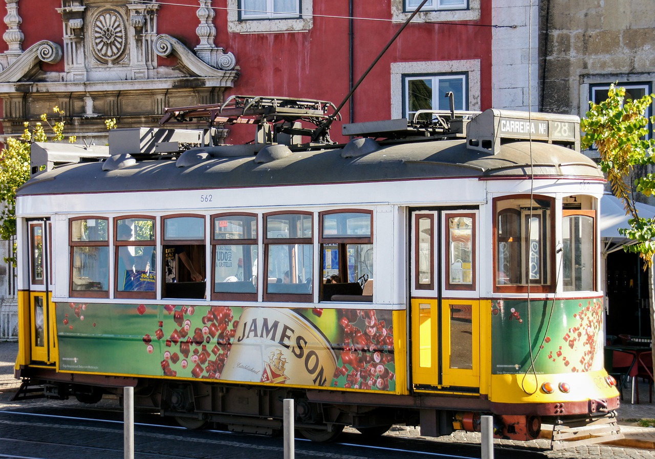 Tram City Transportation Lisbon - Lakeblog / Pixabay