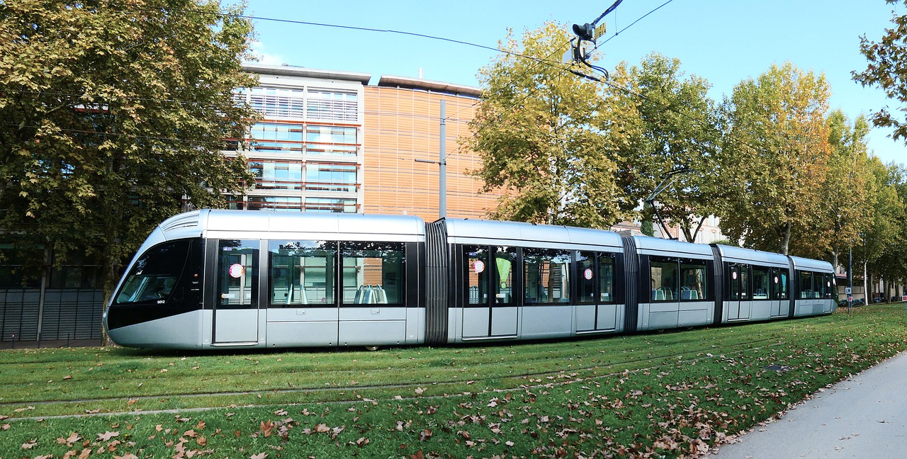 Tramway Train Railway  - Eleatell / Pixabay