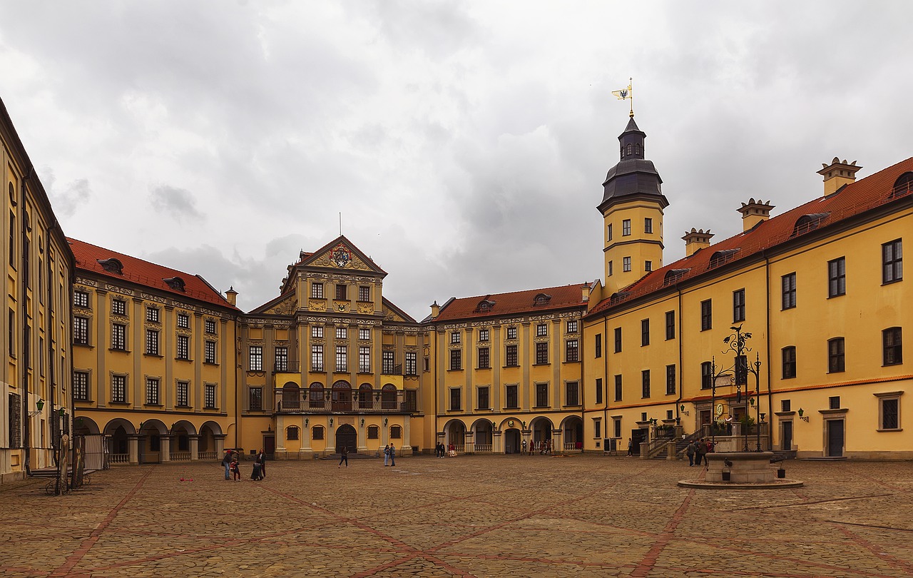 Travels Castle Building Belarus  - arkadiy69 / Pixabay