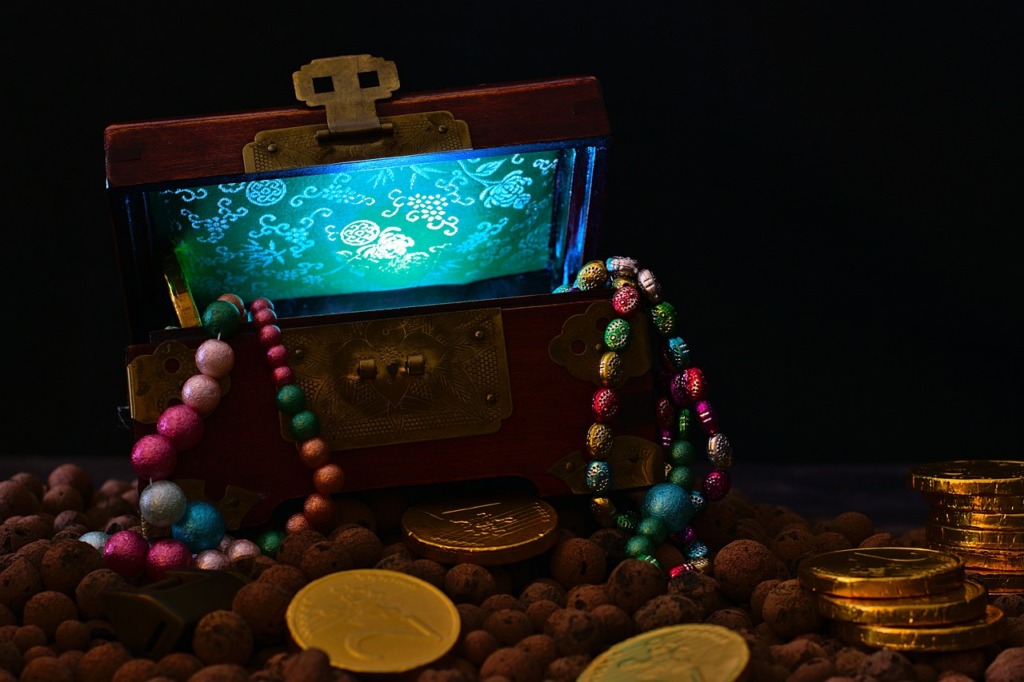 Treasure Chest Gold Coins  - lovini / Pixabay