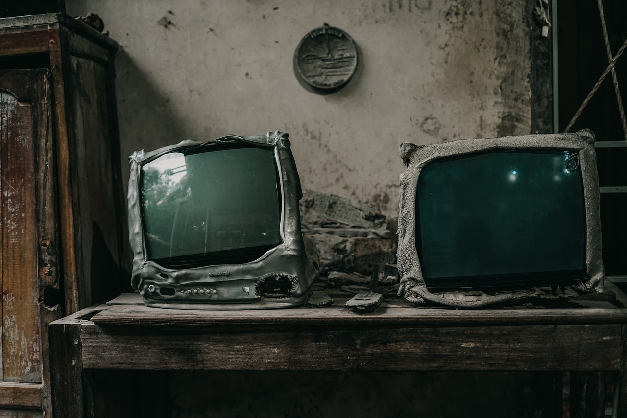 Tv Old Home Fire Television House - Javaistan / Pixabay