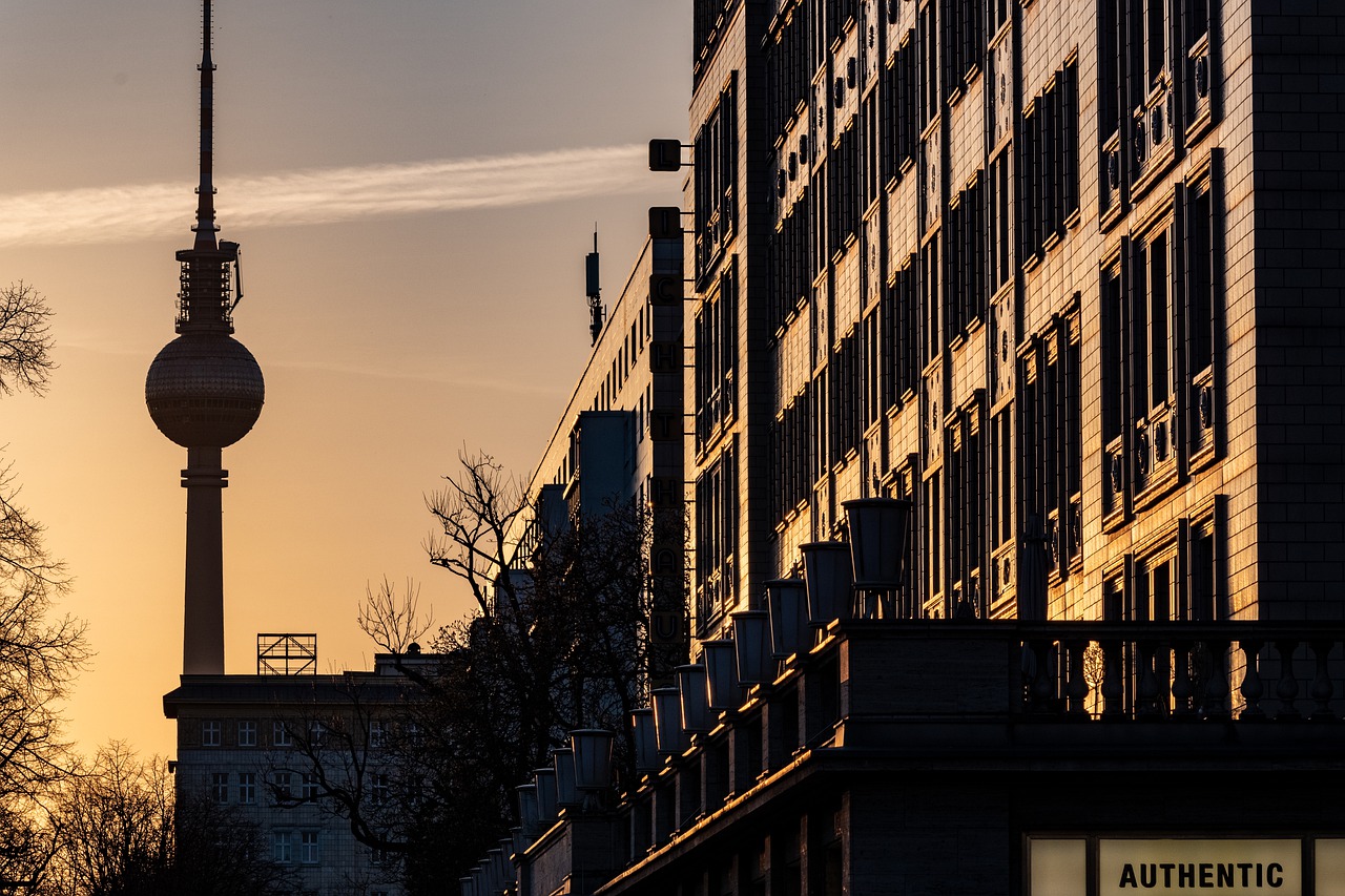 Tv Tower Building Evening Cityscape  - wal_172619 / Pixabay