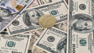 Us Dollars Bitcoin Money Crypto  - Engin_Akyurt / Pixabay