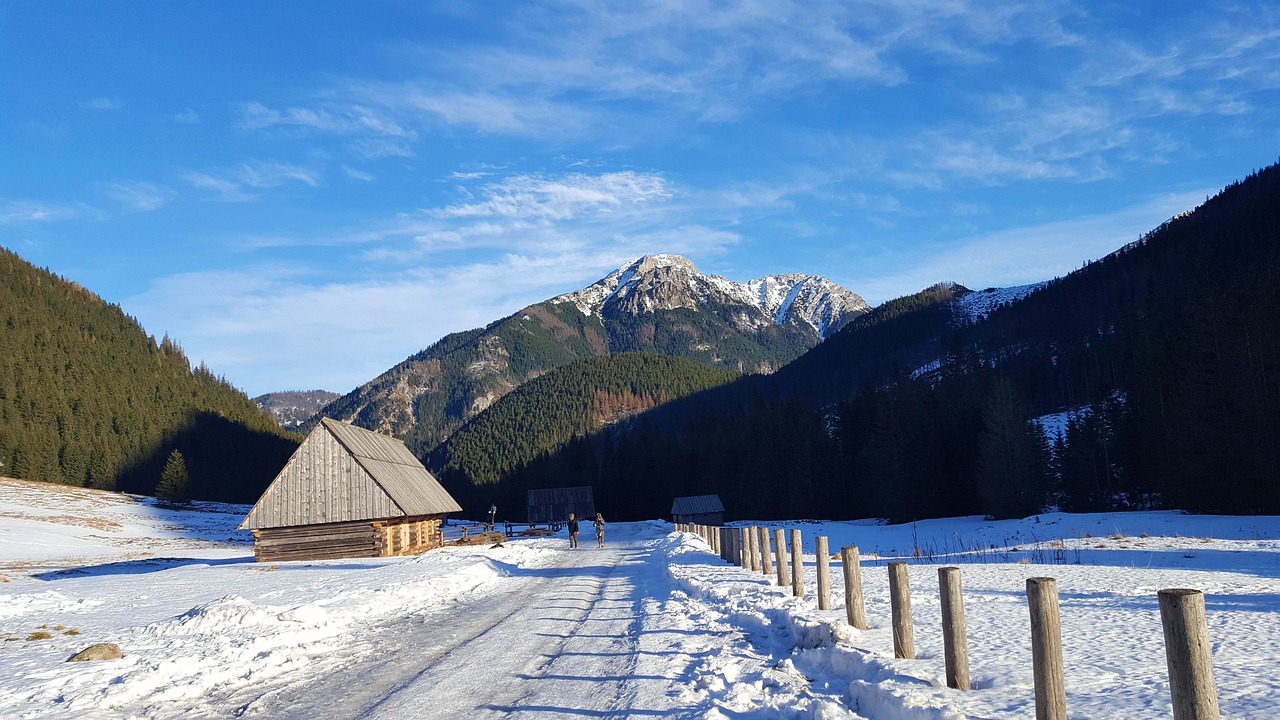 Valley Snow Huts Mountain Huts  - ArturWilk1981 / Pixabay