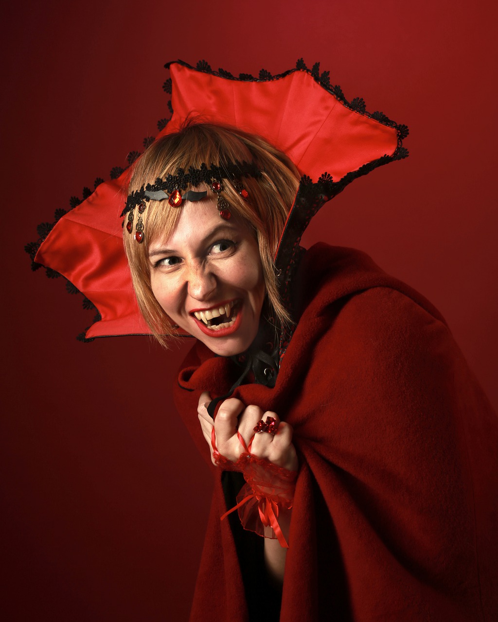 Vampire Woman Cosplay Portrait  - Victoria_Borodinova / Pixabay