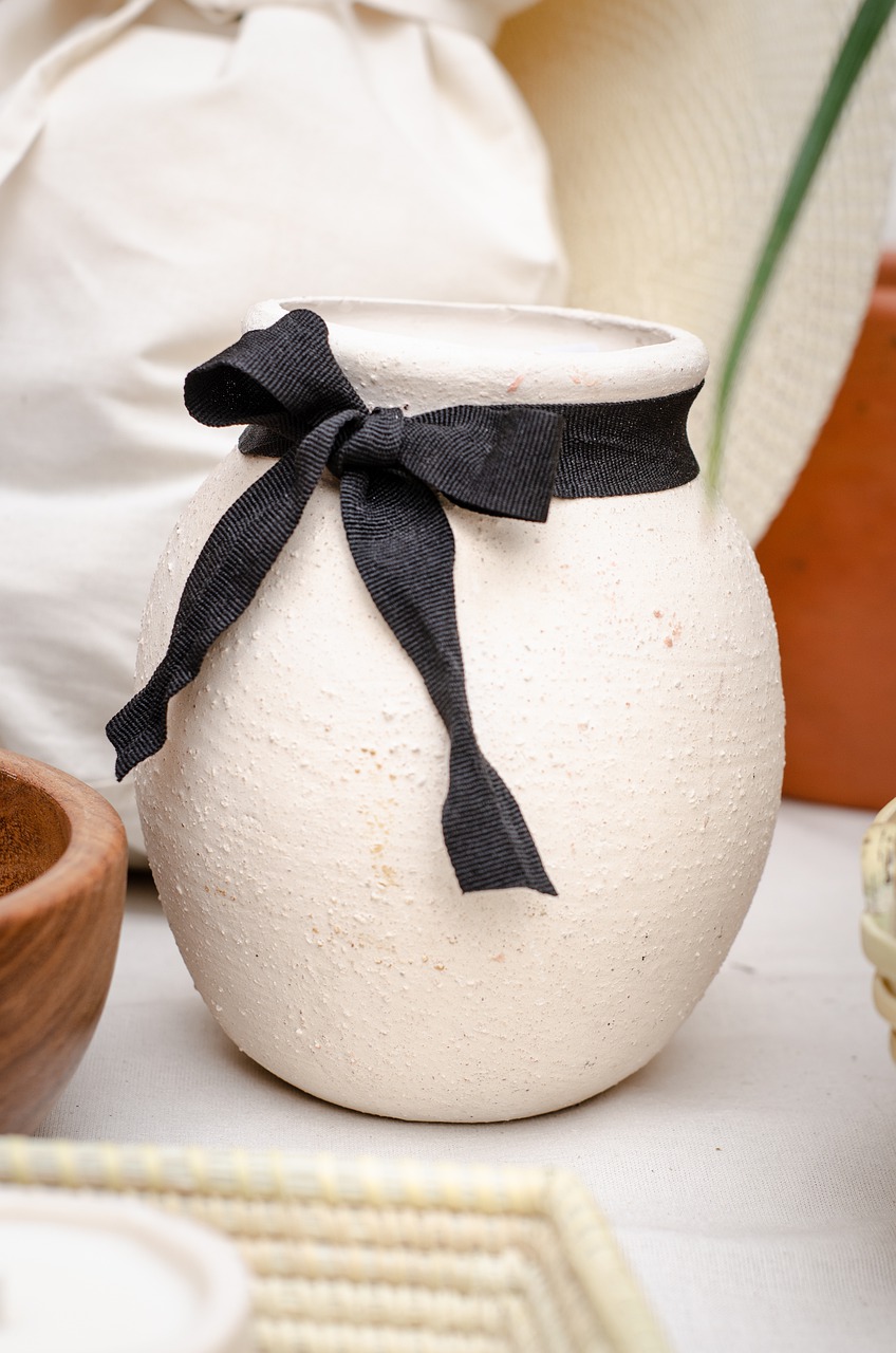 Vase Crock Pottery Pot Ribbon Bow  - parblusa / Pixabay